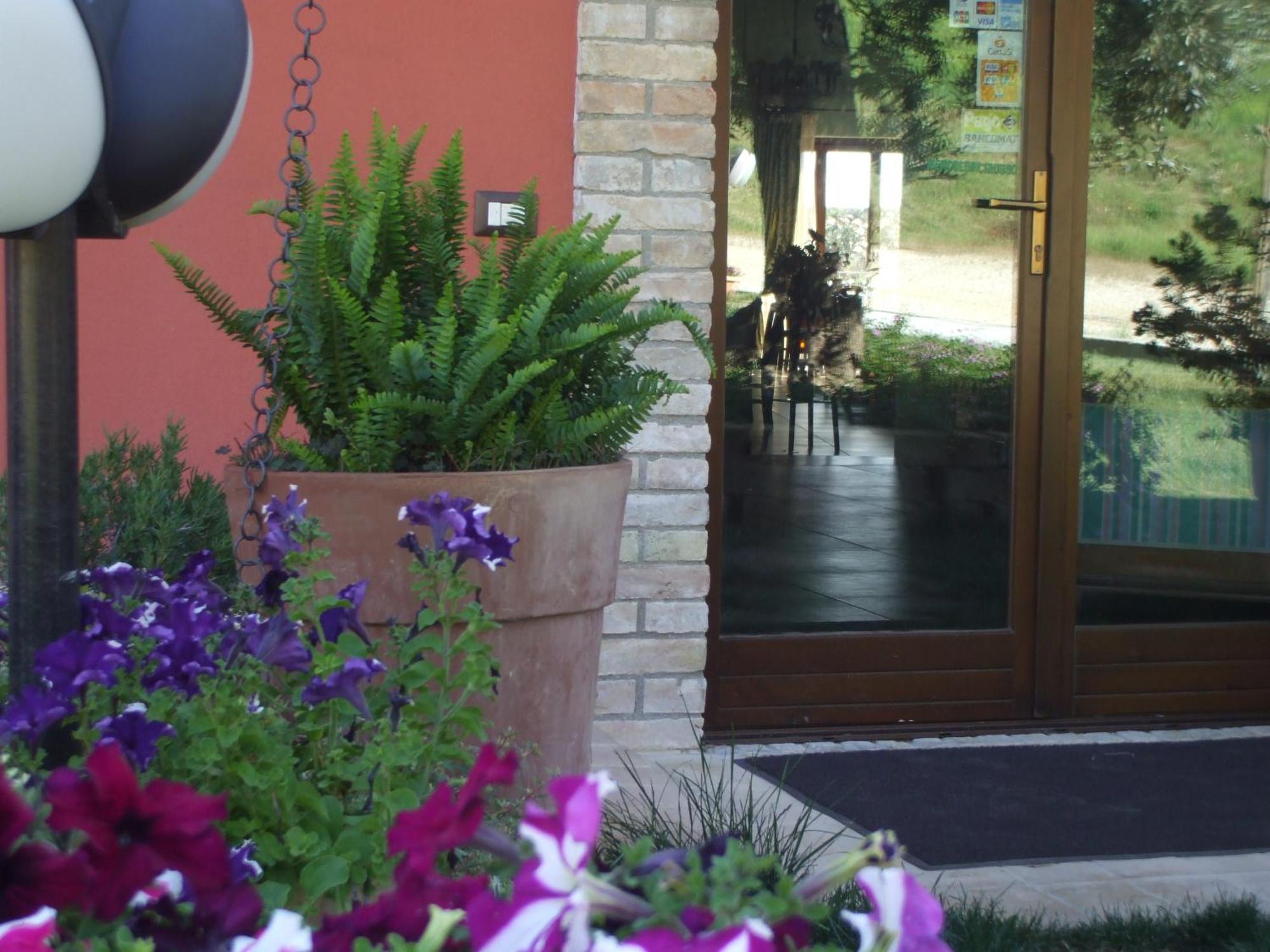 רוזטו דליי אברוצי Agriturismo Il Borgo Degli Ulivi מראה חיצוני תמונה
